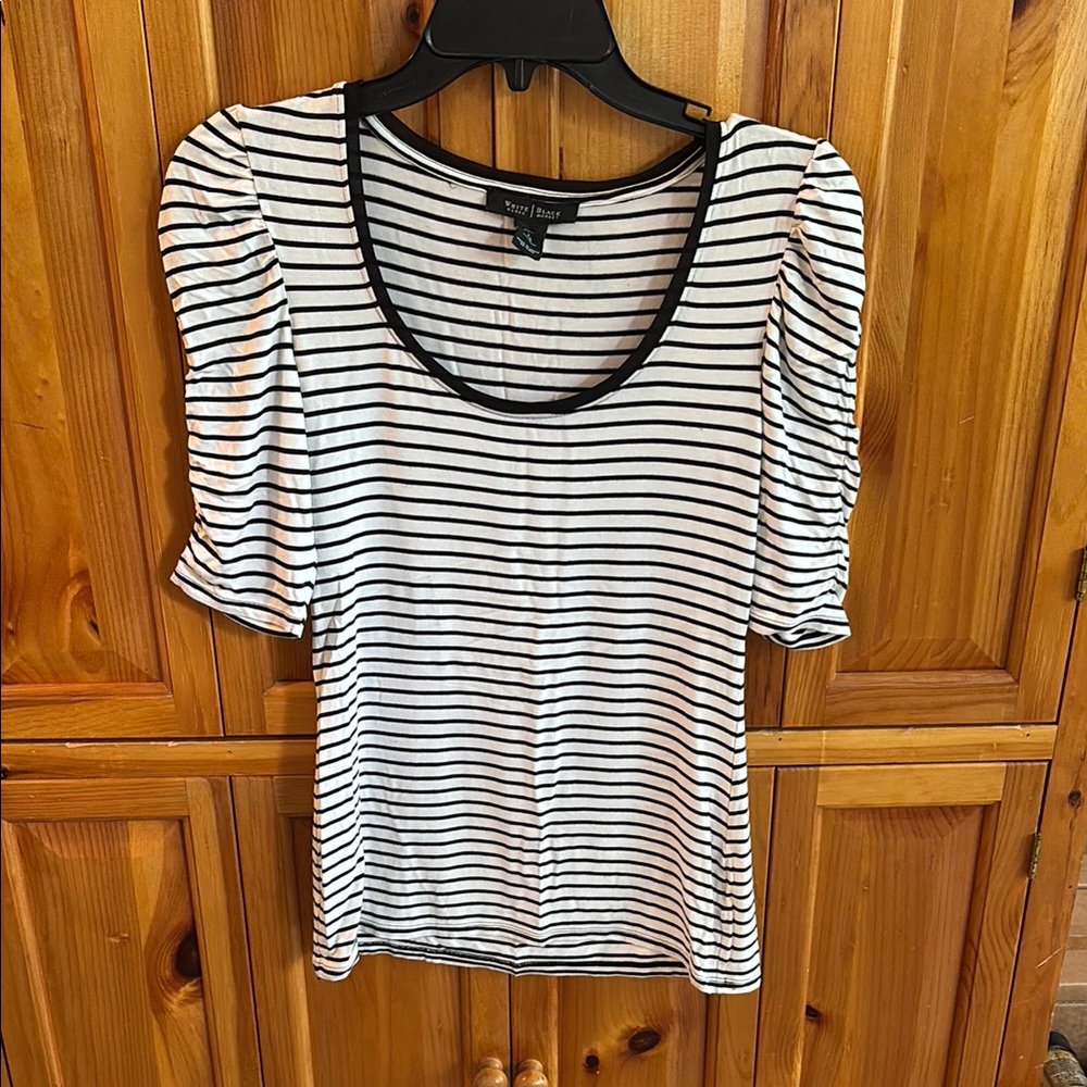 White House Black Market Black and White Fitted Flutter Sleeve Blouse